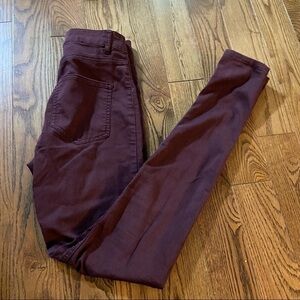 🛍️3/$30 H&M divided high‎ waisted burgundy jeans  in size 4